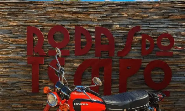Rodas do Tempo: Uma viagem sobre duas rodas no passado
