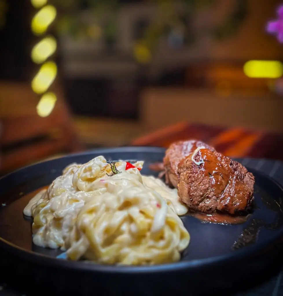 Aurora Gastrobar: sabor e charme na Rua Aurora