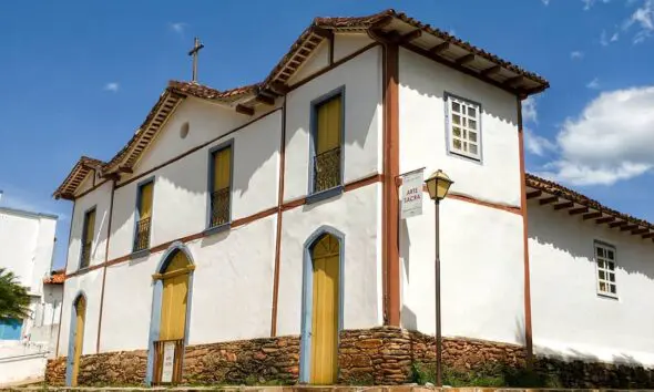Igreja do Carmo e Museu: Fé, Arte e História em Piri