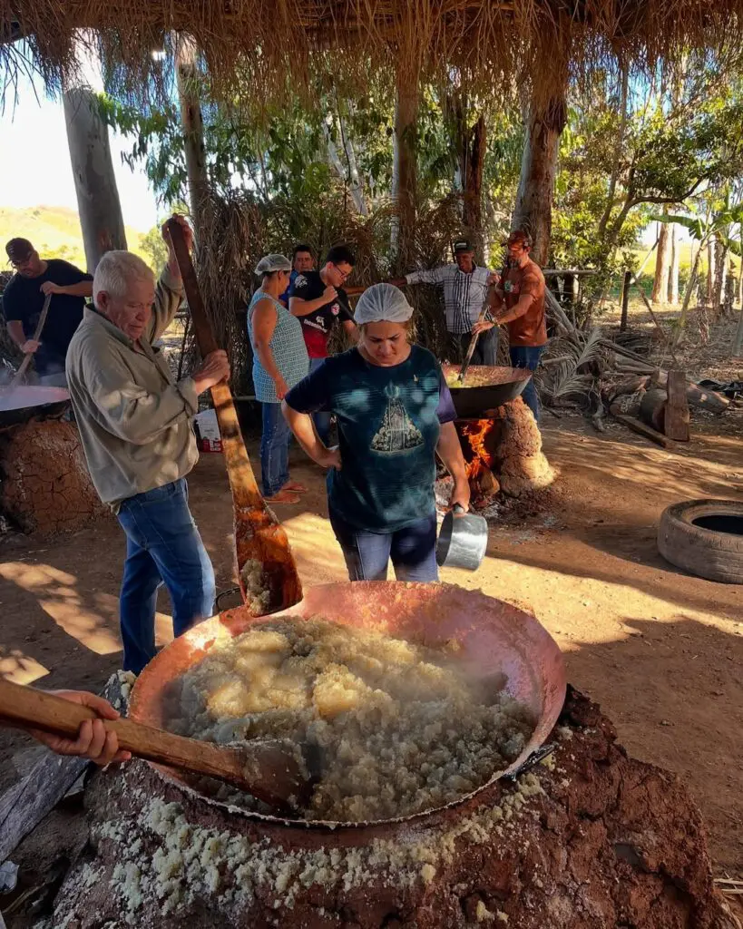 Doce F&eacute; e Tradi&ccedil;&atilde;o em Lagol&acirc;ndia: Festa Imperd&iacute;vel