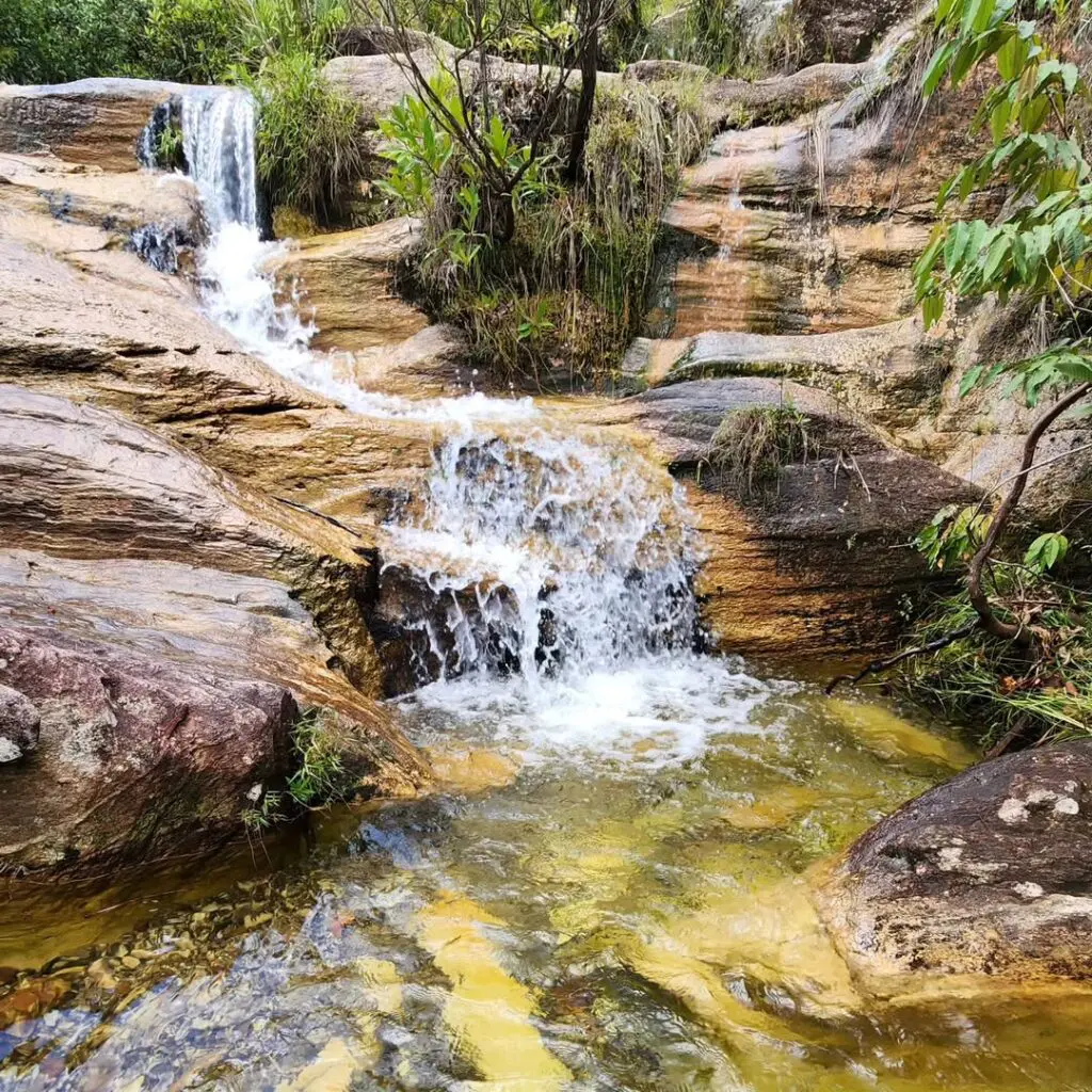 Cachoeira Sonrisal: poços cristalinos no coração dos Pireneus