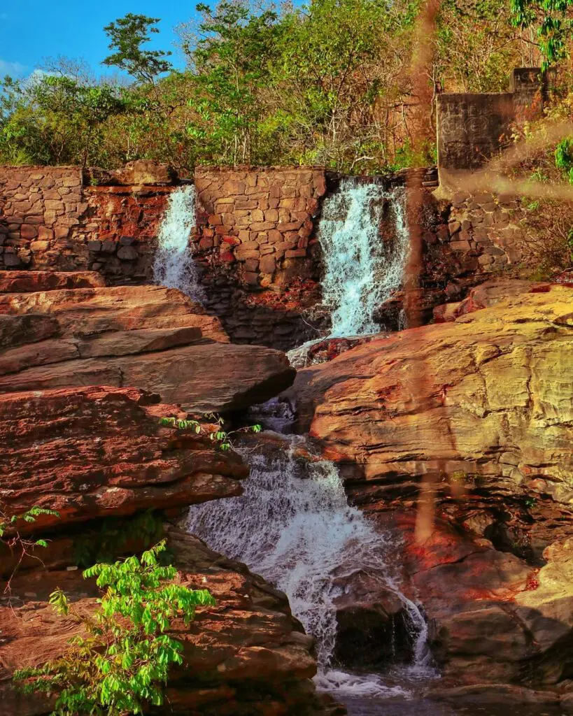 Cachoeira da Usina Velha: Refresco Rápido e Sem Trilha