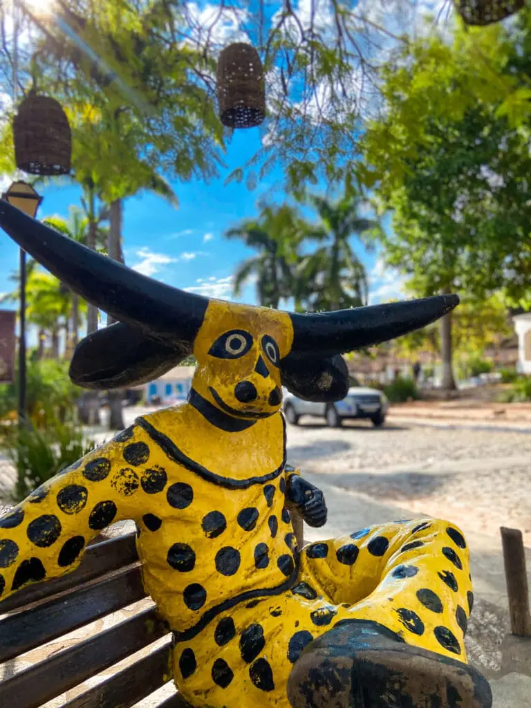 Mascarados de Gesso: arte e folclore nas ruas de Piri