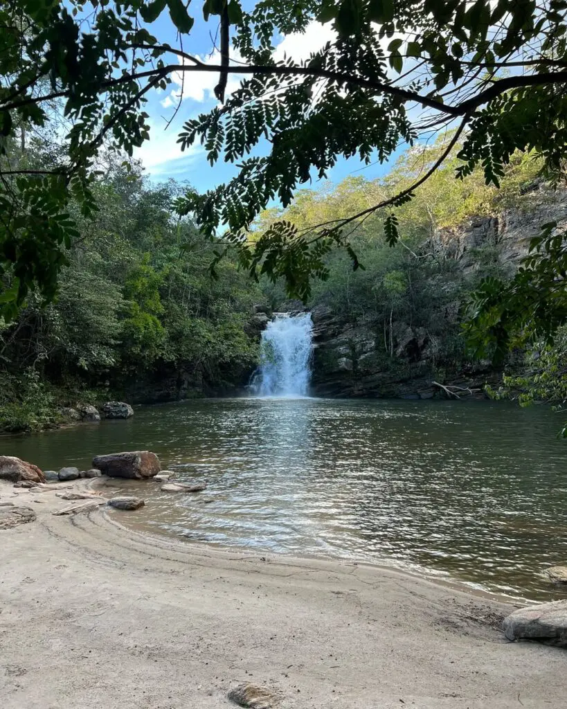 5 cachoeiras com trilhas leves para curtir em Pirenópolis