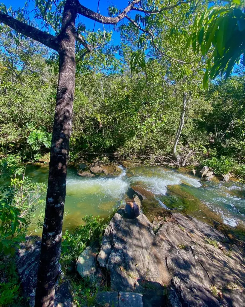 5 cachoeiras com trilhas leves para curtir em Pirenópolis