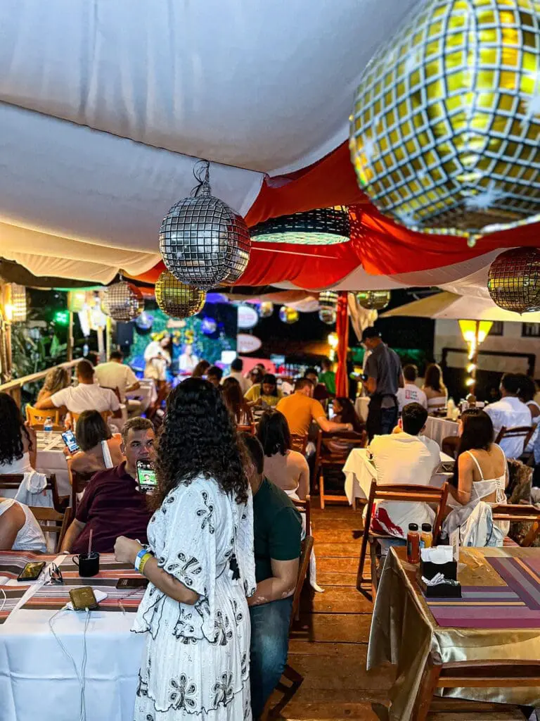 Aurora Gastrobar: sabor e charme na Rua Aurora