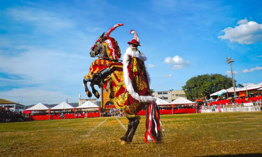 Festa do Divino em Pirenópolis: fé, folclore e tradição viva