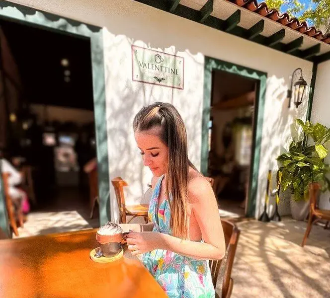 Valenttine Café encanta com charme, cafés e doces em Piri