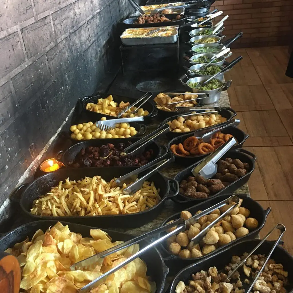 Tempero do Rosário: Sabor Goiano e Fartura no Centro de Piri