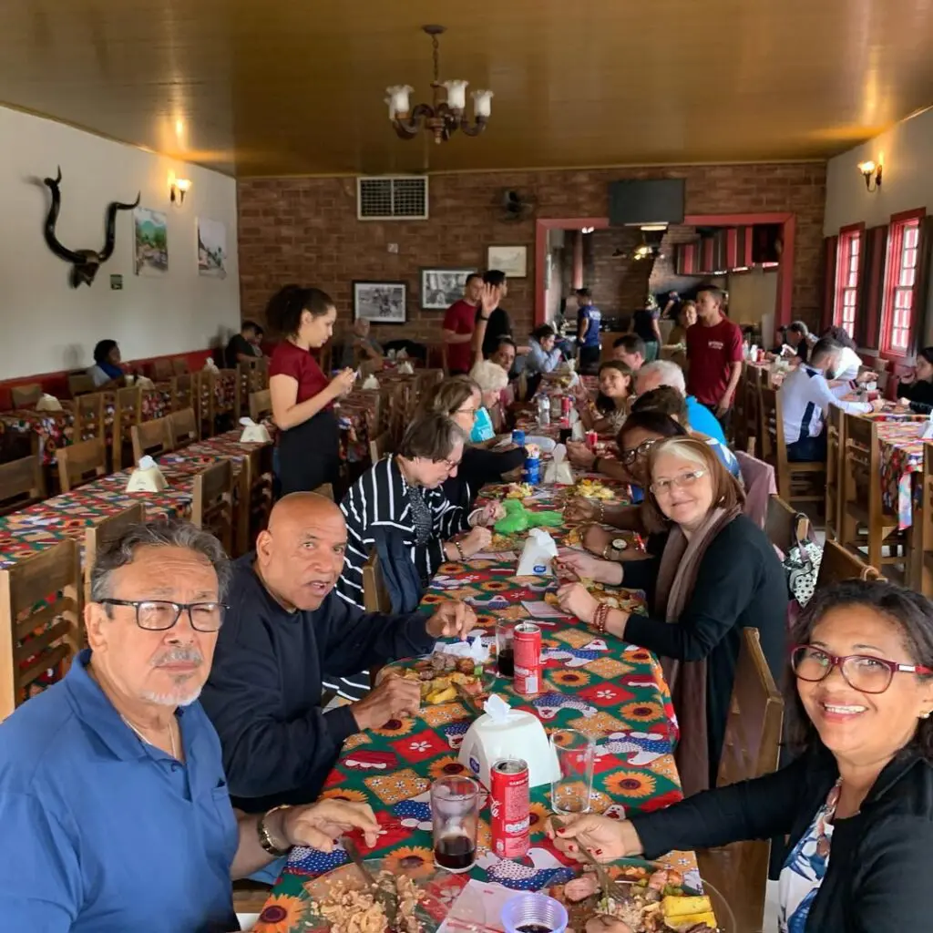 Tempero do Rosário: Sabor Goiano e Fartura no Centro de Piri