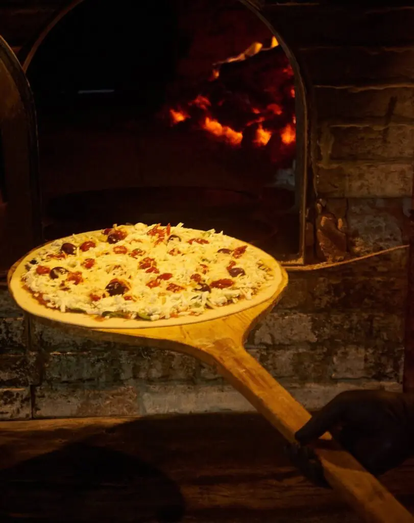 Boca do Forno: Pizza Artesanal e Charme Rústico em Piri