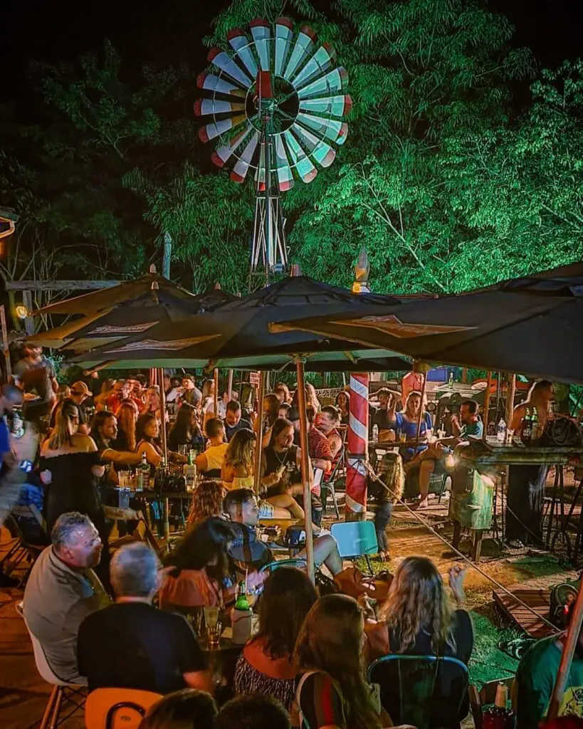 Garagem Comedoria: bar com rock ao vivo em Pirenópolis