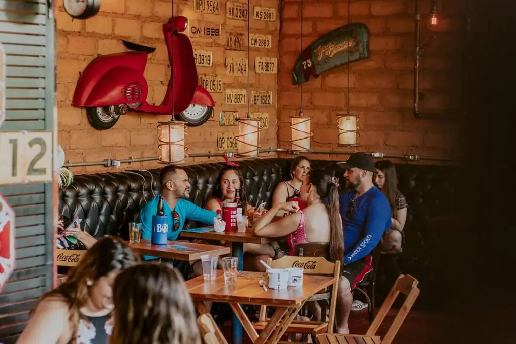 Garagem Comedoria: bar com rock ao vivo em Pirenópolis