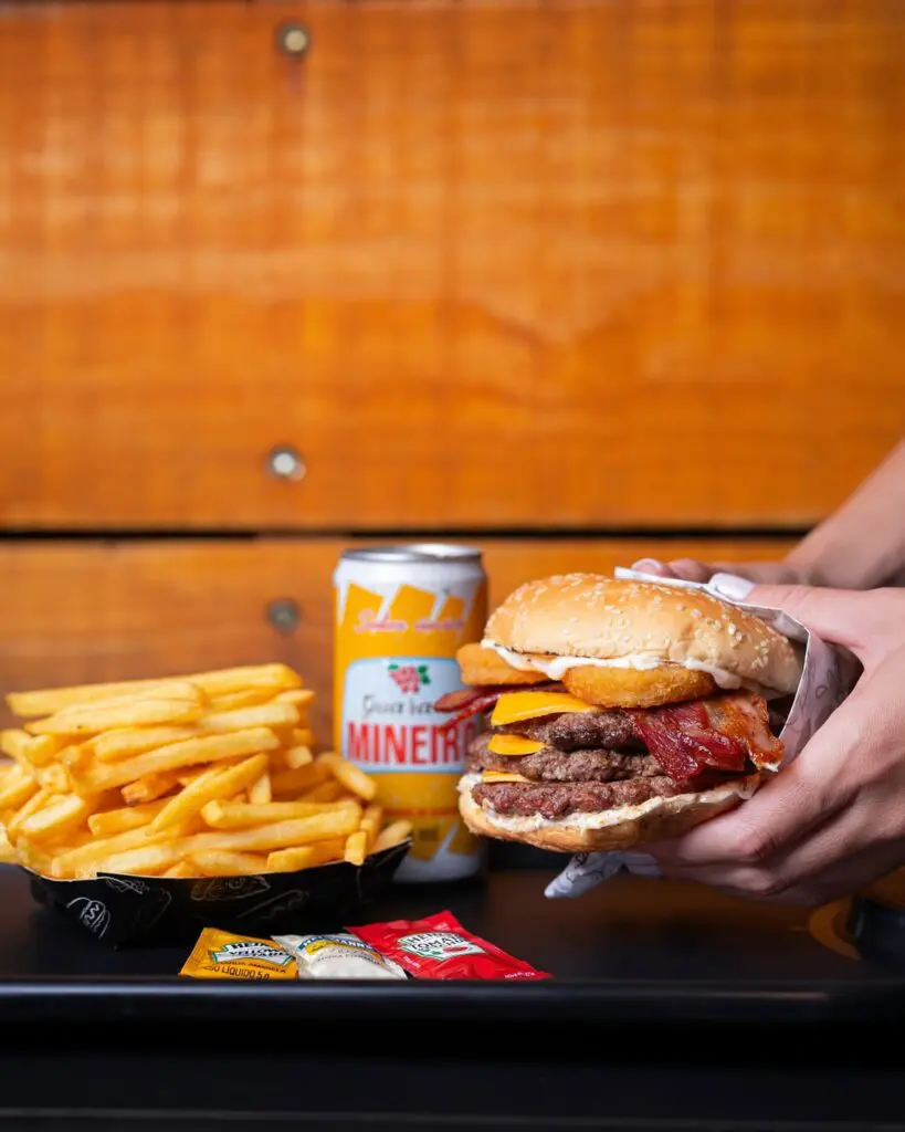Moreira Burger: hambúrguer artesanal com alma de brasa