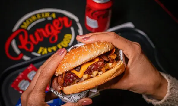Moreira Burger: hambúrguer artesanal com alma de brasa