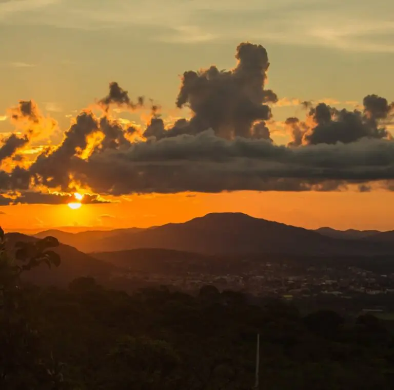 Mirante do Ouro: pôr do sol inesquecível a 5 km de Piri