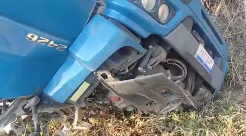 Caminhão tomba na GO-338 e mobiliza resgate em Pirenópolis