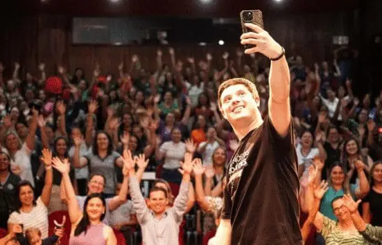 João Vitor inspira Pirenópolis em evento sobre inclusão João Vitor inspira Pirenópolis em evento sobre inclusão
