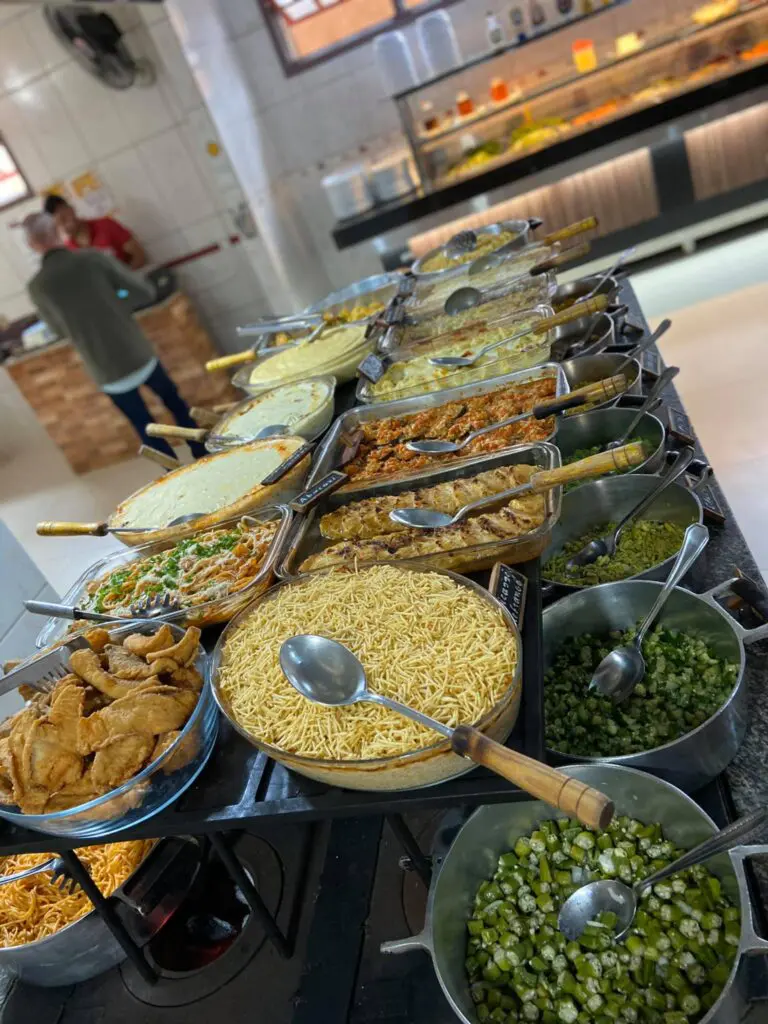 Restaurante Serra: comida goiana autêntica e buffet por quilo em Pirenópolis