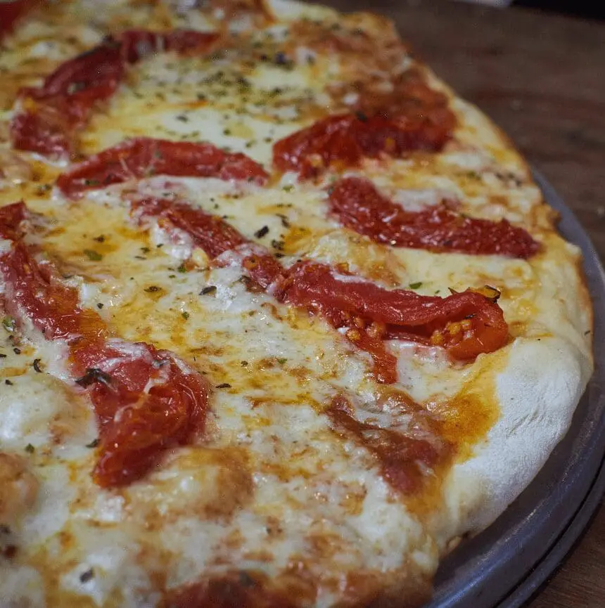 Vila das Pizzas: mega fatia e qualidade em Pirenópolis