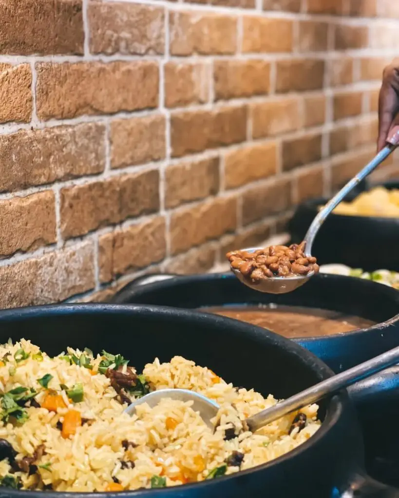 Rayz Restaurante: buffet à vontade e preço justo em Piri