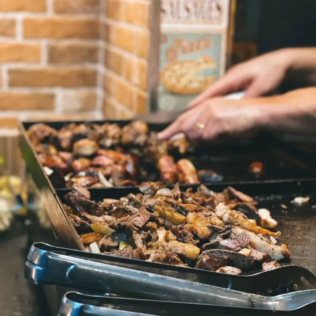 Rayz Restaurante: buffet à vontade e preço justo em Piri