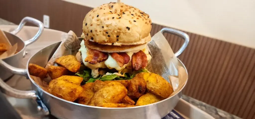 5 lugares para comer lanches com bons preços em Pirenópolis