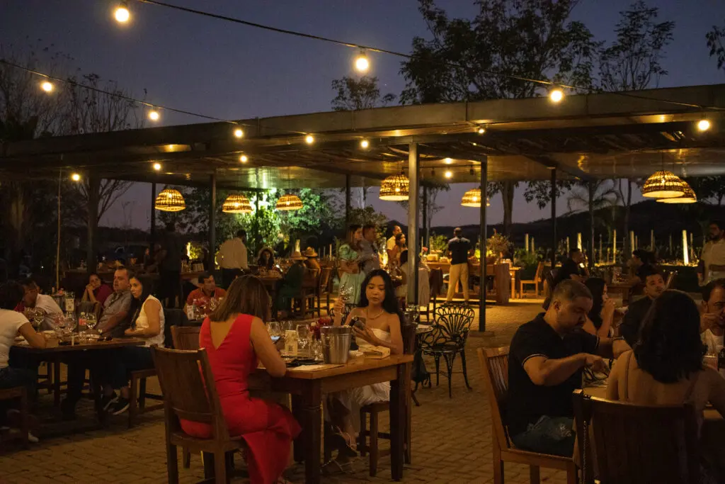 Pôr do Sol na Vinícola Assunção une vinhos e alta gastronomia