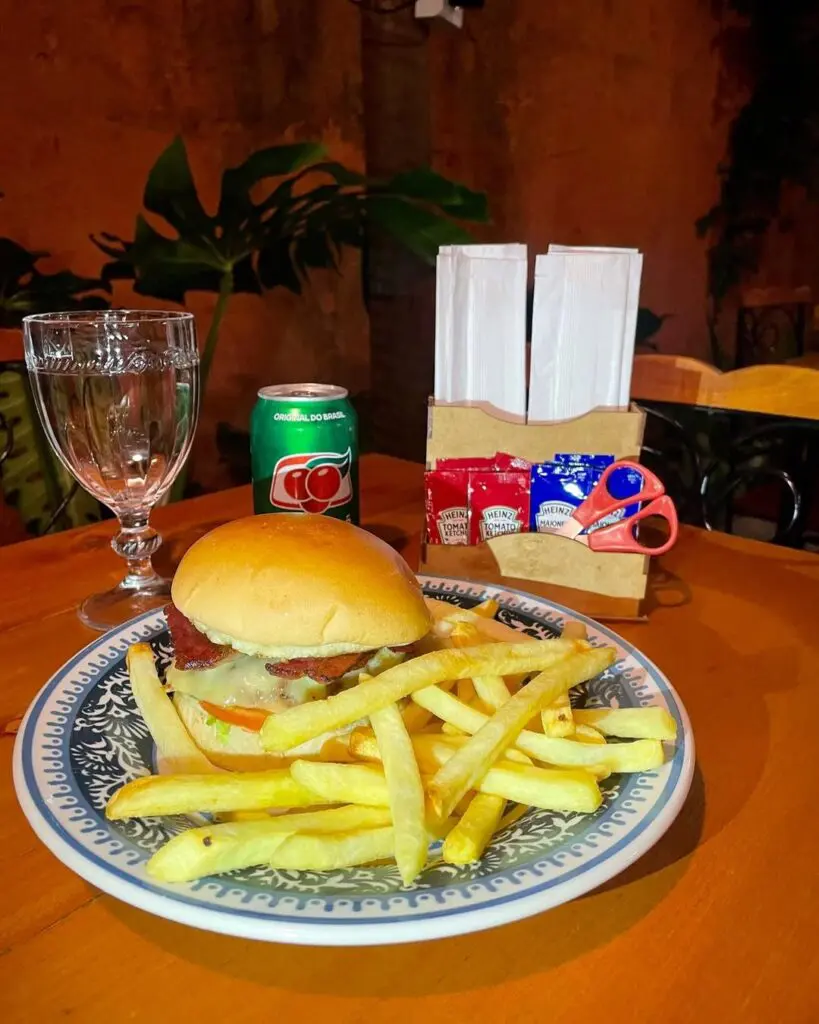 5 lugares para comer lanches com bons preços em Pirenópolis