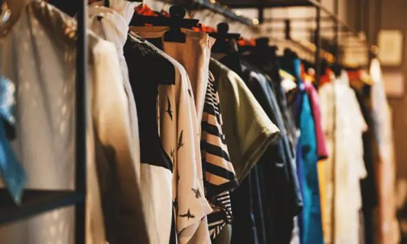 Brechós em Pirenópolis: onde garimpar moda sustentável Brechós em Pirenópolis: onde garimpar moda sustentável