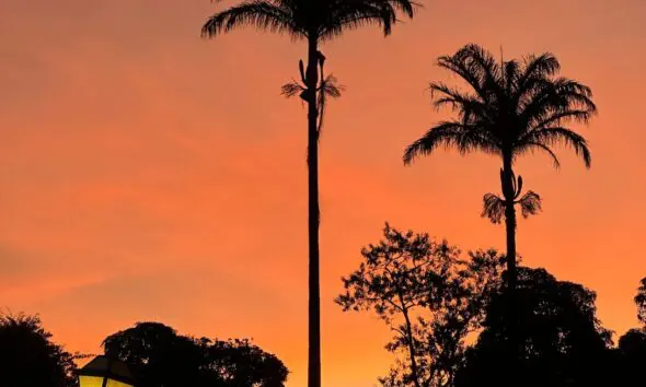Quando o Sol pinta o céu de Pirenópolis de laranja