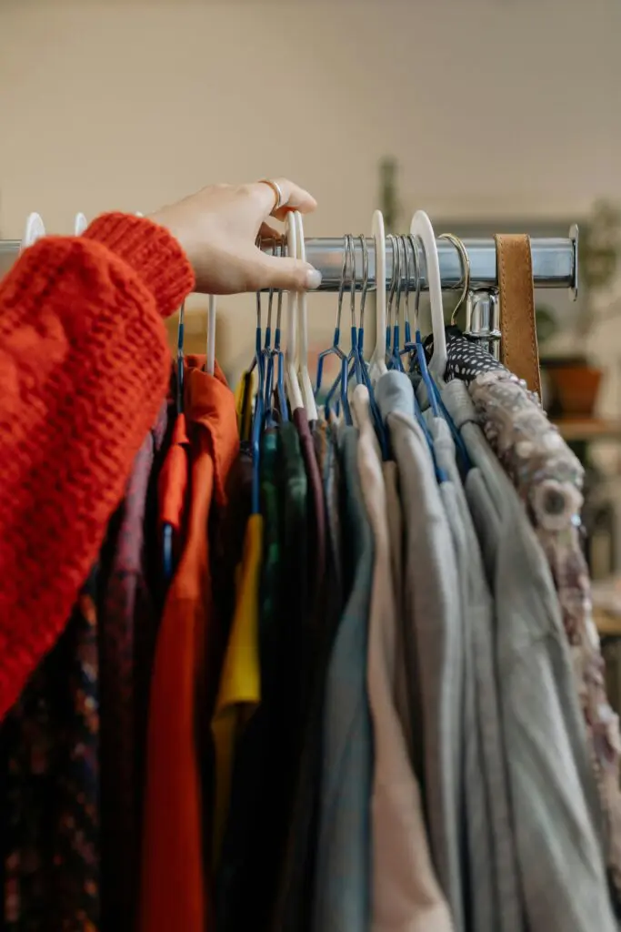 Brechós em Pirenópolis: onde garimpar moda sustentável