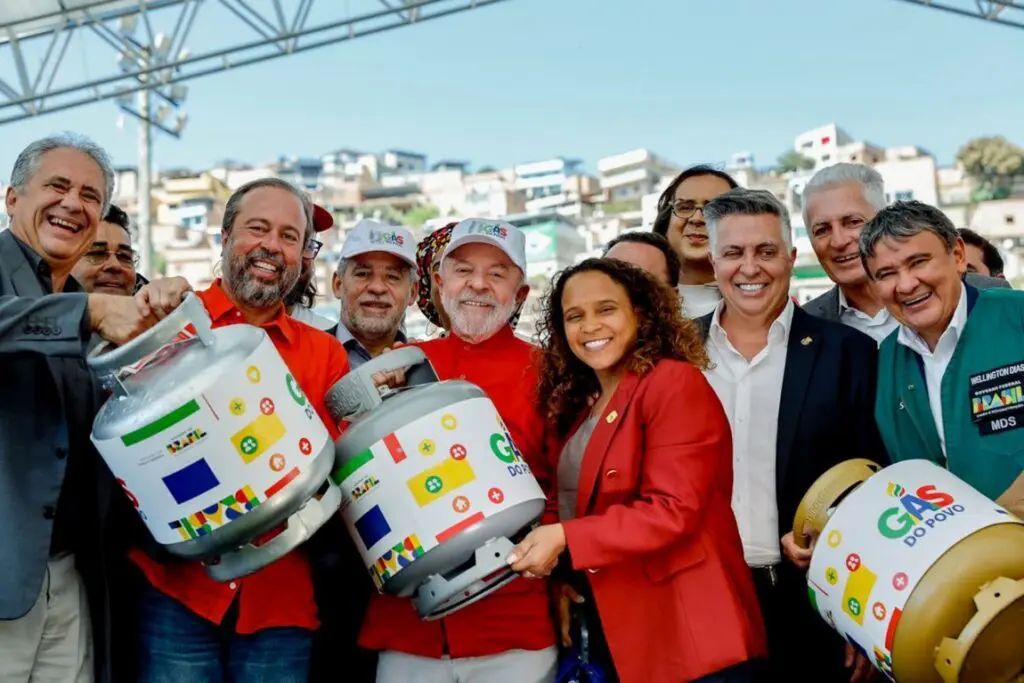 Programa Gás do Povo garante botijão gratuito para famílias de baixa renda