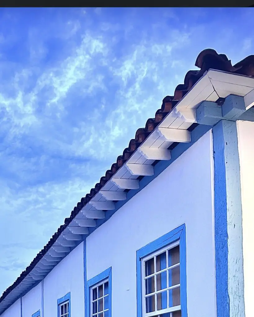 História e poesia pintadas de azul no coração de Piri