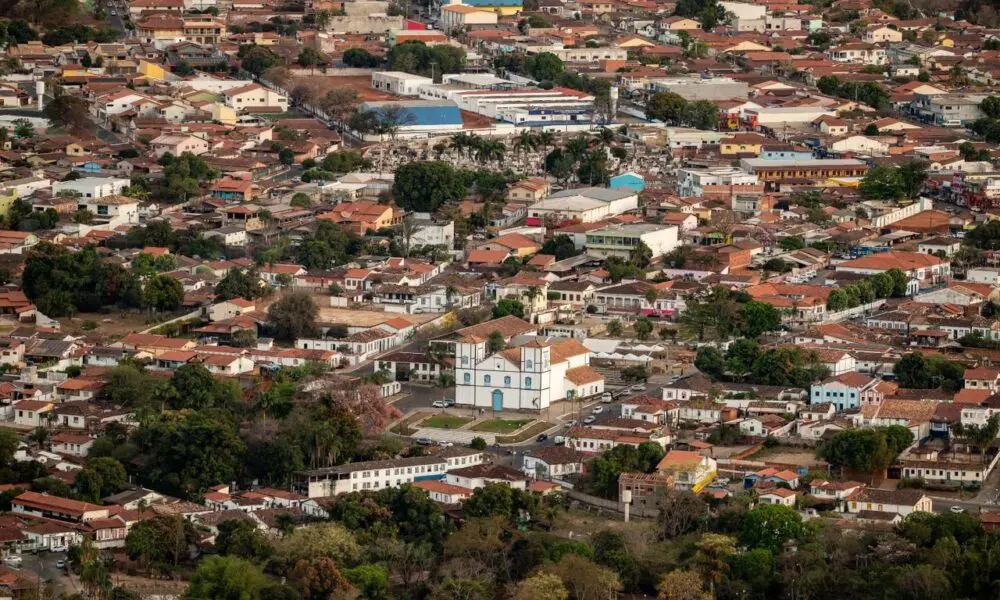 Matriz de Pirenópolis e centro histórico vistos do Morro do Frota