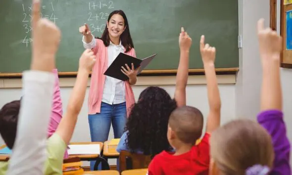 MEC e CAPES oferecem 7,8 mil vagas gratuitas de pós-graduação para professores da rede pública MEC e CAPES oferecem 7,8 mil vagas gratuitas de pós-graduação para professores da rede pública