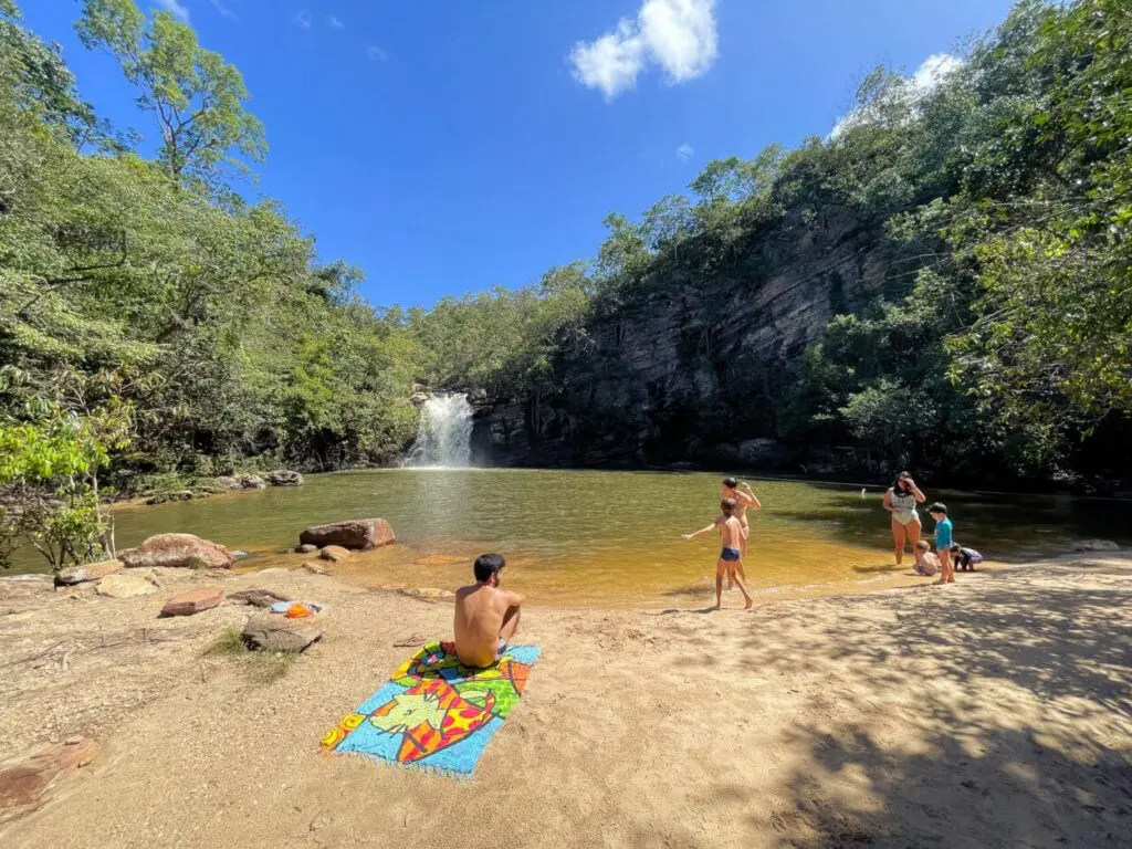 Turismo cresce em Pirenópolis e Caldas Novas, mas há desafios.