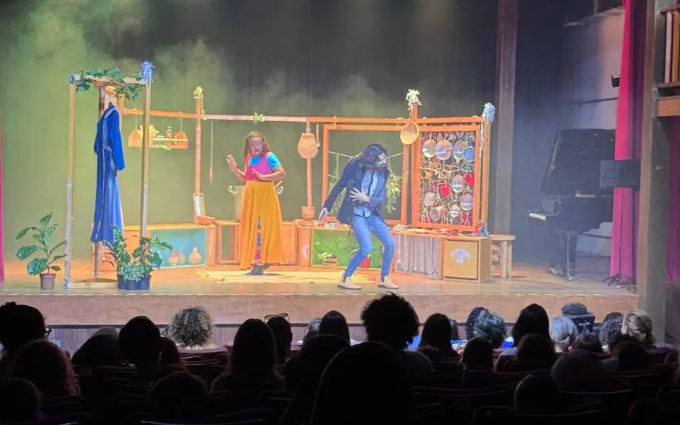 Chapeuzinho Esfarrapado encanta público no Teatro de Pirenópolis