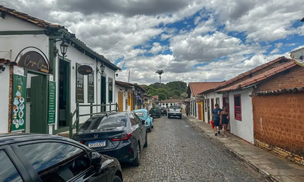 Iphan notifica lojistas por poluição visual em Pirenópolis