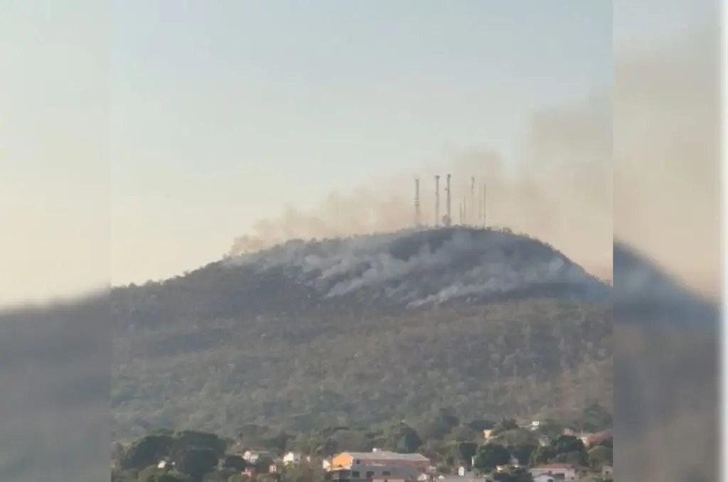 Incêndio continua no Morro do Frota em Pirenópolis