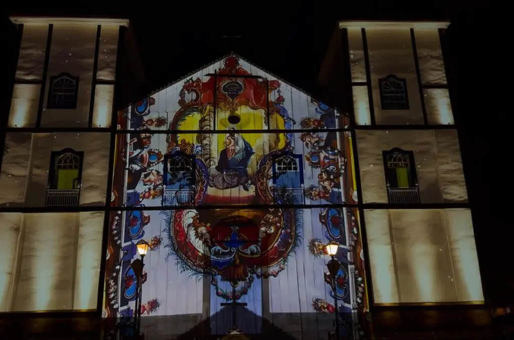 Igreja do Ros&aacute;rio ganha vida em proje&ccedil;&otilde;es mapeadas no Canto
