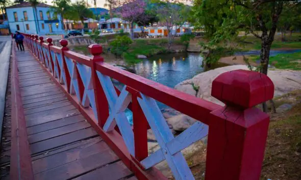 Um olhar da ponte para o coração de Piri