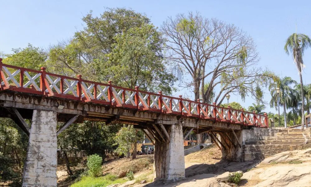 Ponte do Carmo: Um marco Eterno nas Águas de Pirenópolis