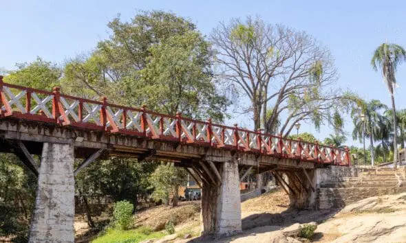 Ponte do Carmo: Um marco Eterno nas Águas de Pirenópolis Ponte do Carmo: Um marco Eterno nas Águas de Pirenópolis