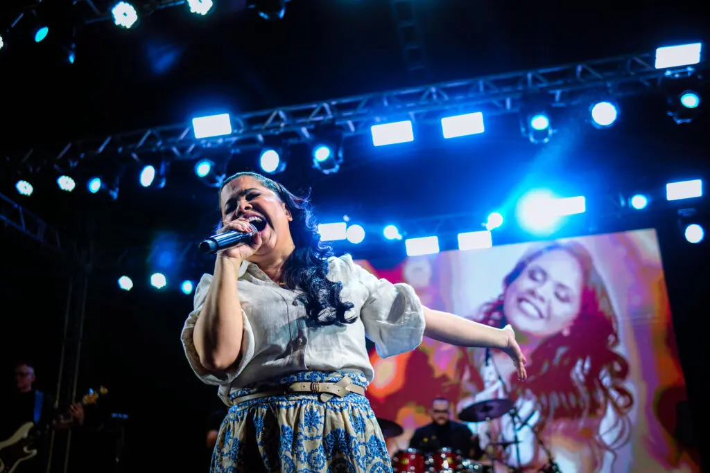 Cassiane emociona público na abertura do Louva Piri 2025
