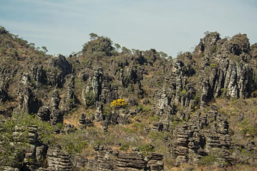 Cabeça de Pedra intriga visitantes na Cidade de Pedra de Pirenópolis