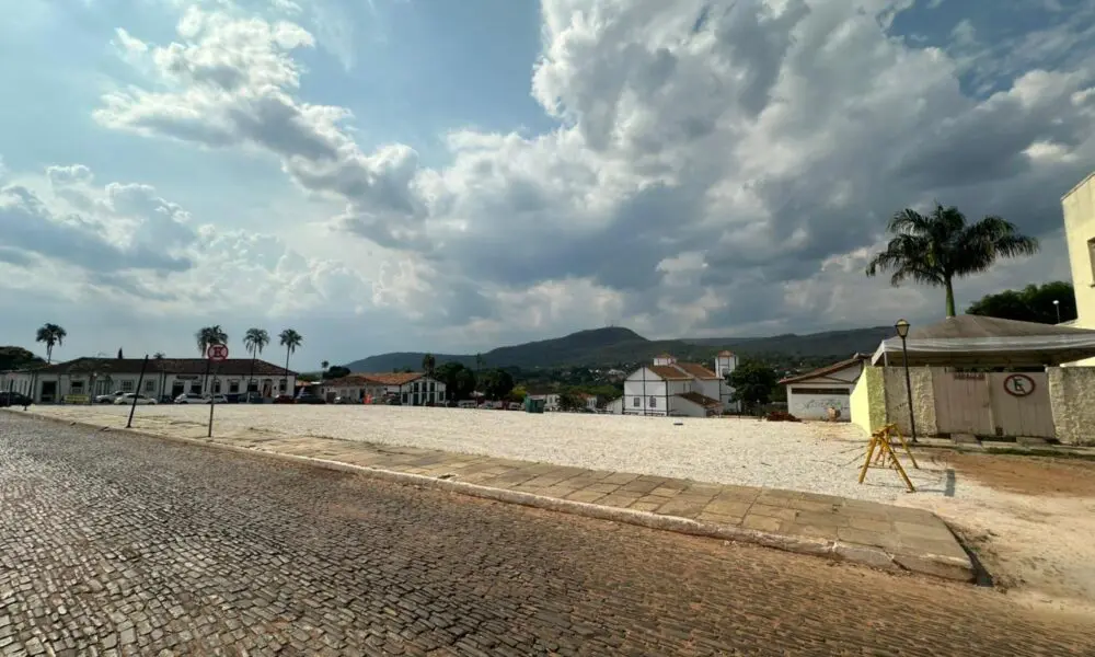 Demolição do Largo da Matriz em Pirenópolis Gera Ação