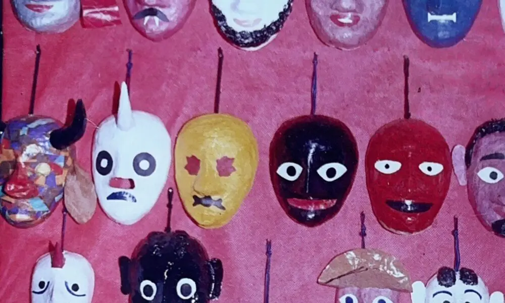 Fotografia analógica das máscaras de Pirenópolis