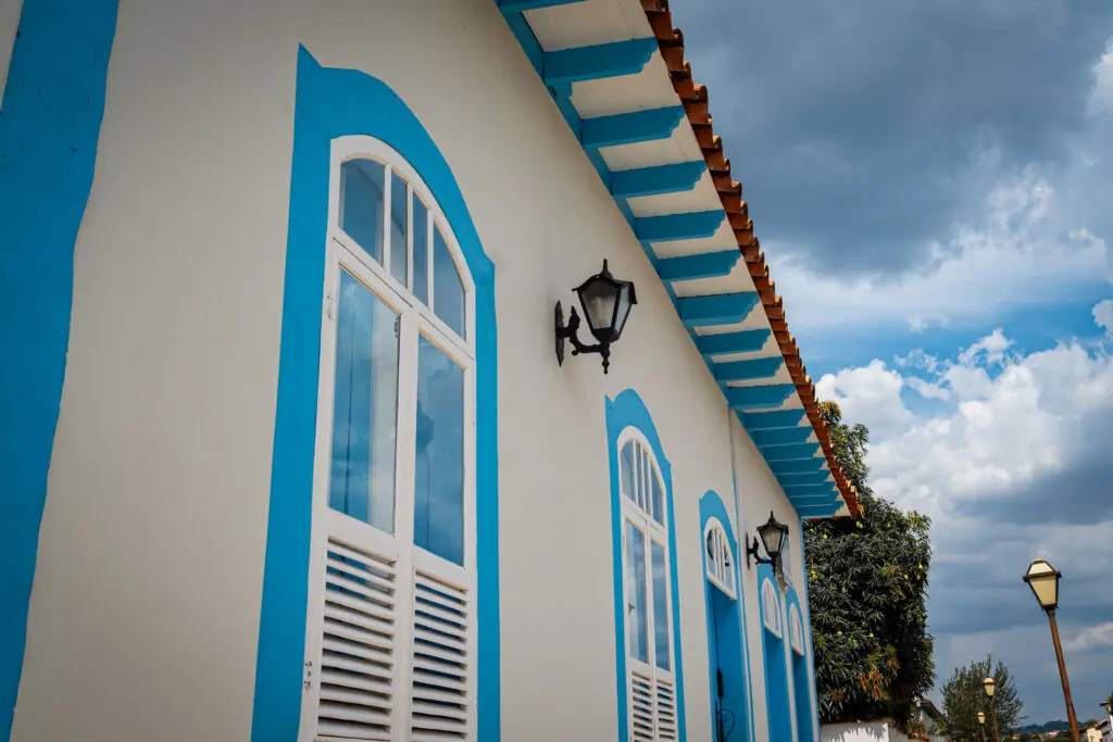 Janelas de Pirenópolis: Beleza e História na Arquitetura