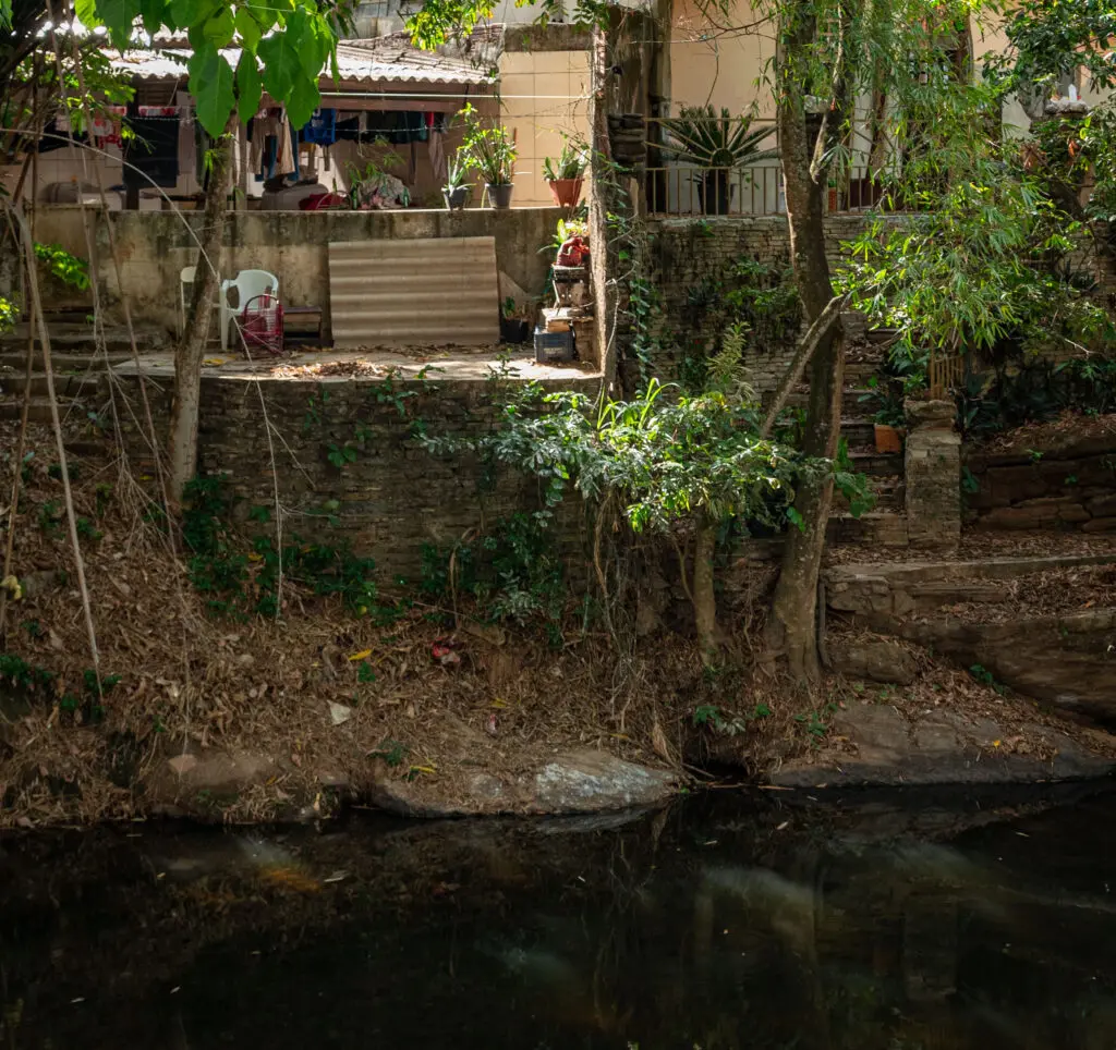 Casinha sobre o Rio das Almas: poesia concreta em Pirenópolis